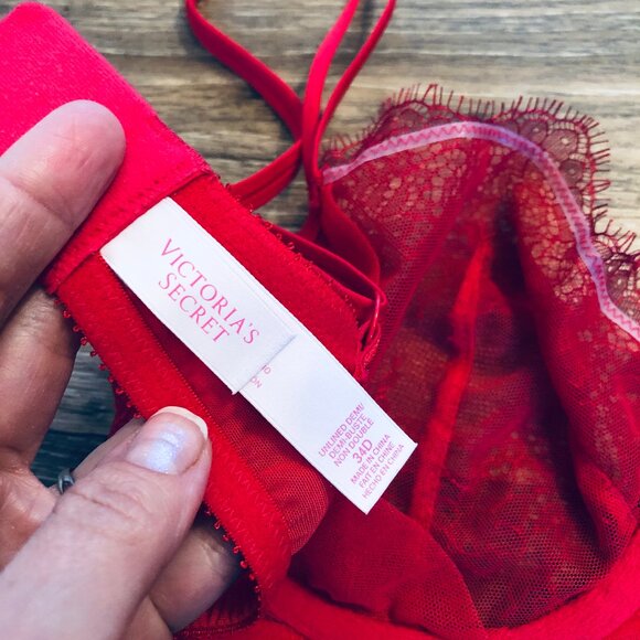 RARE!!! Victoria's Secret Lipstick Red Chantilly Lace Unlined Demi Bra, 34D - Picture 3 of 5